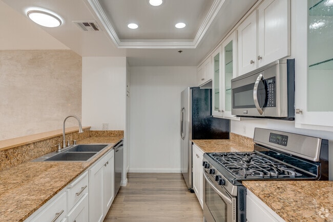 2BR, 2BA - 1,396SF - La Ventana