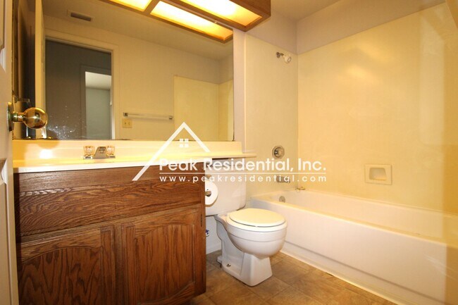 Building Photo - Spacious 3bd/2ba Elk Grove Home with 2 Car Garage