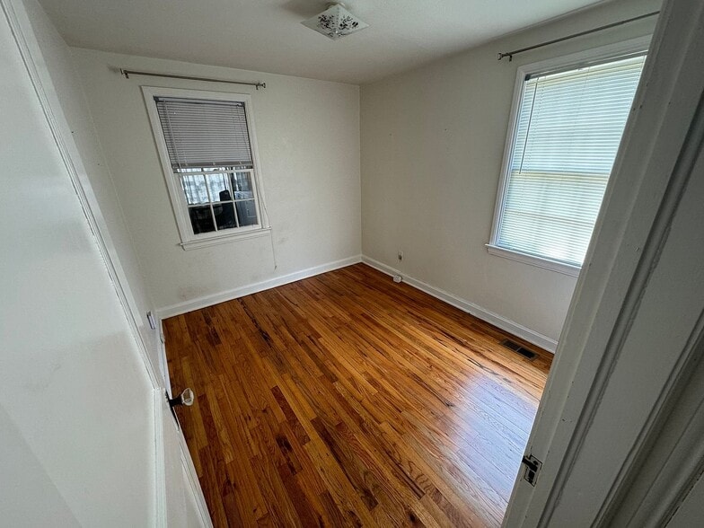 Building Photo - 311 E 58th St