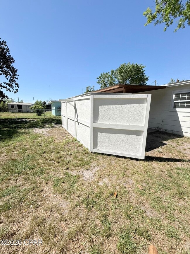 Building Photo - 808 Forestdale Ave