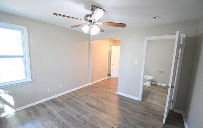 Building Photo - 3517 S Haven Rd
