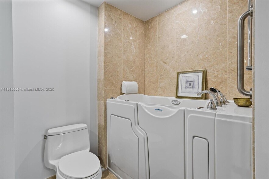 Building Photo - 3535 S Ocean Dr
