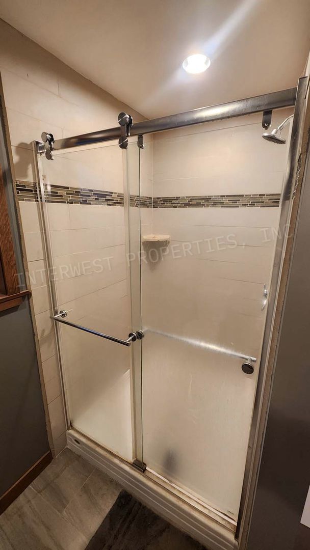 Building Photo - 3 bd 2ba Ranch Style Home with Fenced Yard, W/D in Unit, Fireplaces & 2 Car Garage!