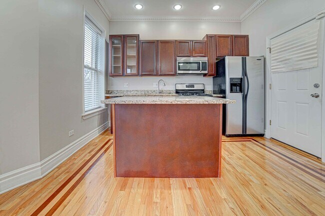 Building Photo - 4858 S Prairie Ave