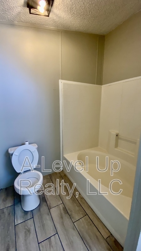 Building Photo - 307 W Lee St