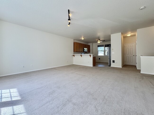 Building Photo - 12405 SW Cady Ln