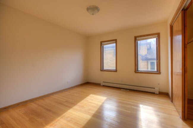 Building Photo - 5715 N Cicero Ave