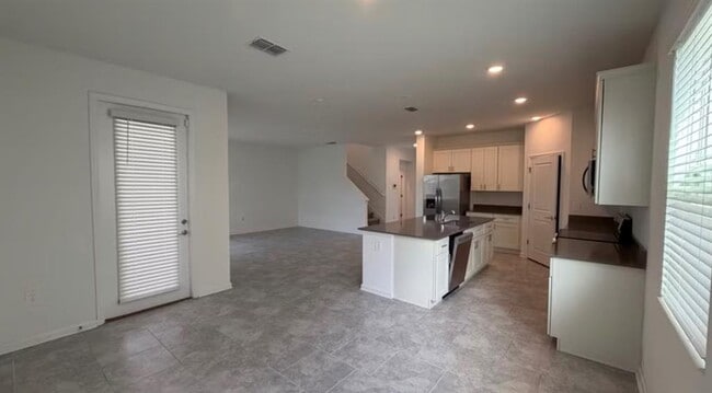 Building Photo - 2152 Sweet Honey Ln