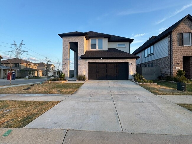Building Photo - Stunning 4BR House in Argyle. Great school...