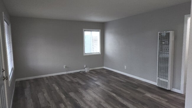 Building Photo - Beautiful 4 Bedroom 2 Bath Home Centrally Located in Vallejo