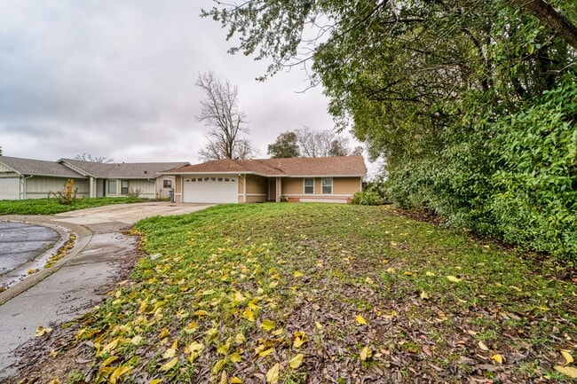 Building Photo - Sweet 3-Bedroom With a Fireplace Vibe