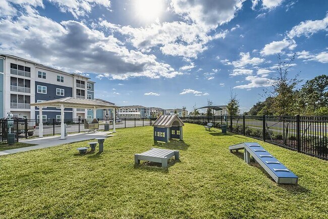 Building Photo - 918 Aventine Dr