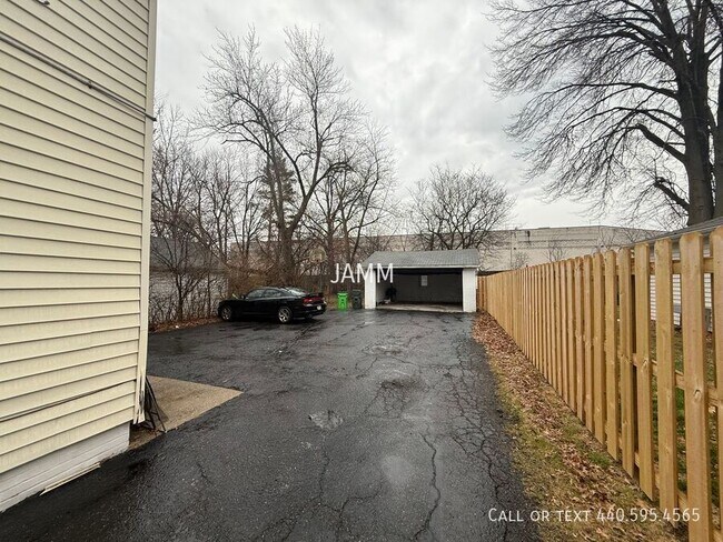 Building Photo - 1405 Sheffield Rd