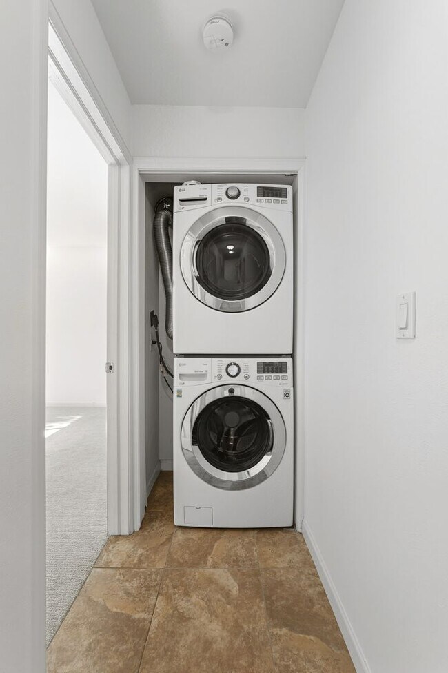 Building Photo - South Boulder 2-bedroom, 2-bath condo with laundry, pool, and heat included