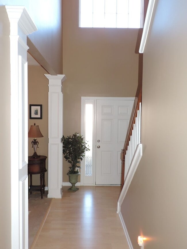 Building Photo - 5 BR/3BA | Newly Renovated Single Family Home |Wheelchair accesible room | Near Pharr Mill Park!