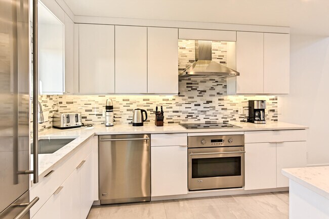 Building Photo - 1955 NE 4th St