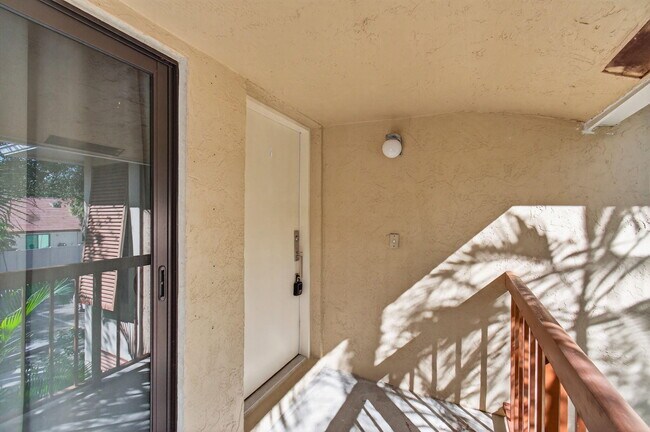 Building Photo - 3939 NE 5th Ave