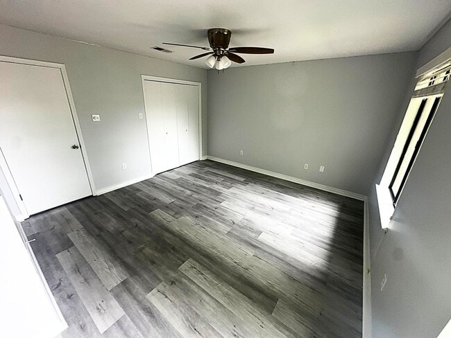 Building Photo - Fisherman's Delight