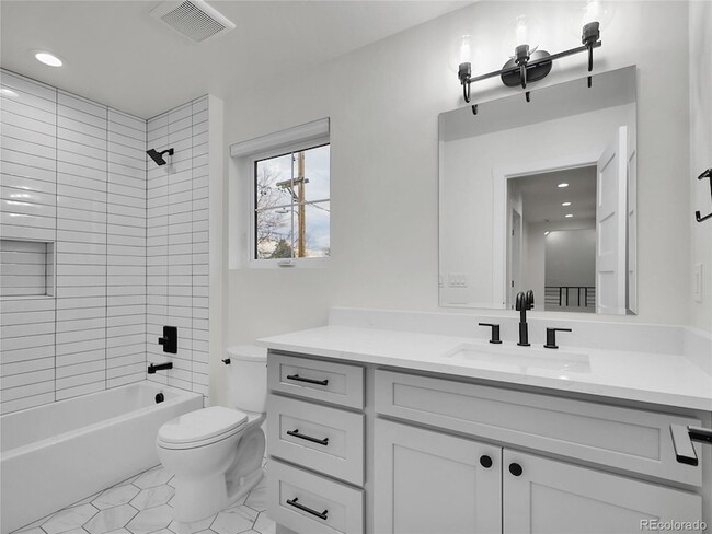 Building Photo - 4640 W 39th Ave