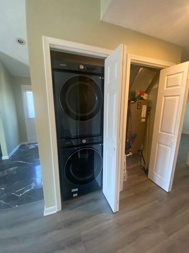 Building Photo - Semi-Furnished 2-Bedroom Condo at Eagle Pointe