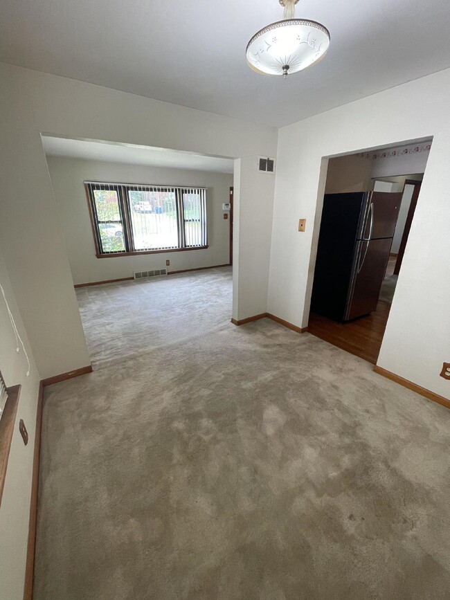 Building Photo - Welcoming 4-Bed Home with Finished Basemen...