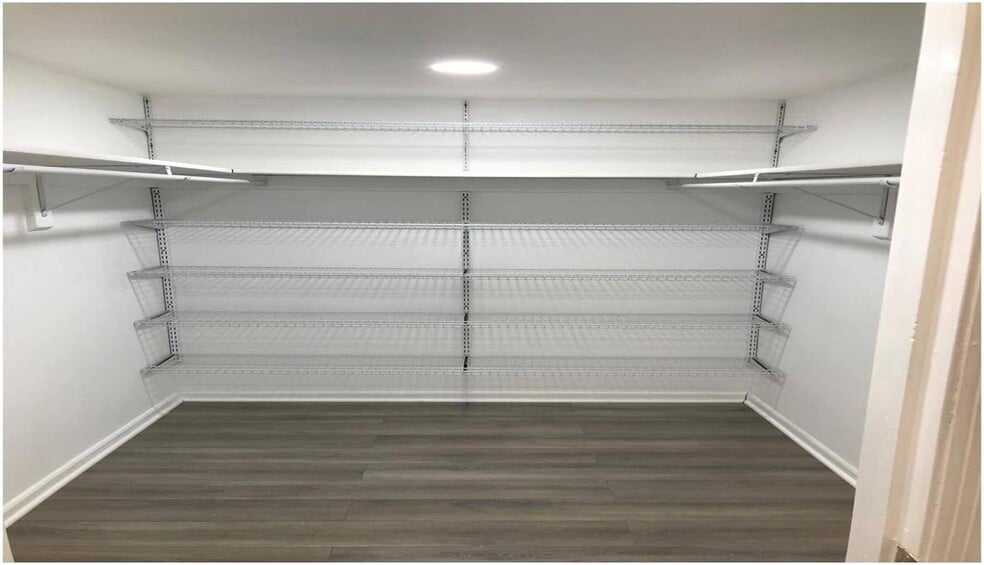 Building Photo - 18 John St