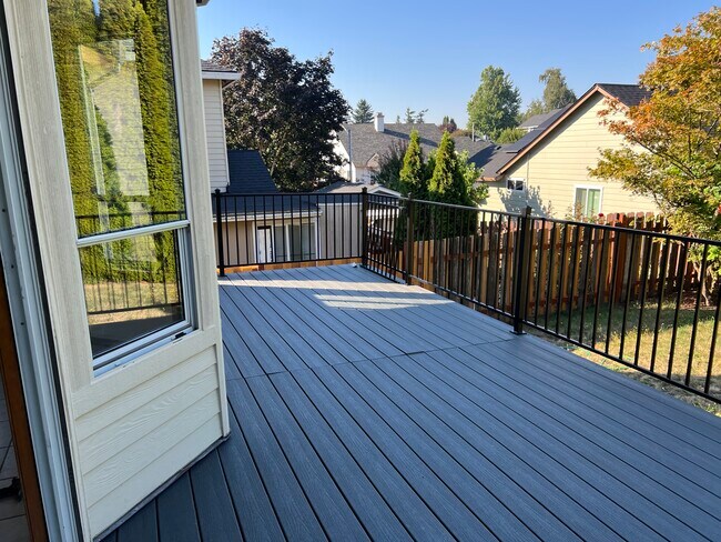 Building Photo - 15021 SE 130th Dr
