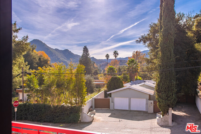 Building Photo - 1372 Old Topanga Canyon Rd