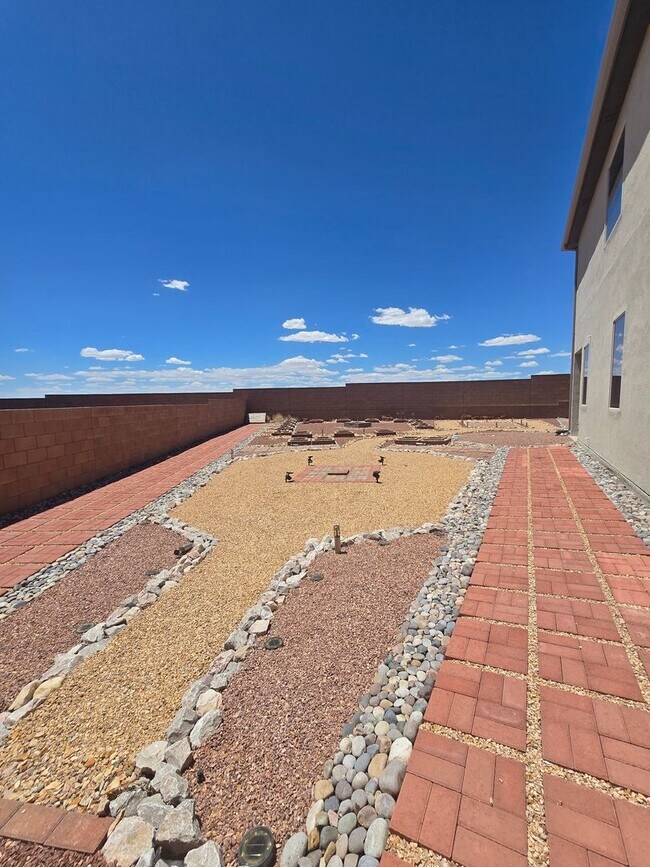 Building Photo - 4 bedroom in Los Diamantes
