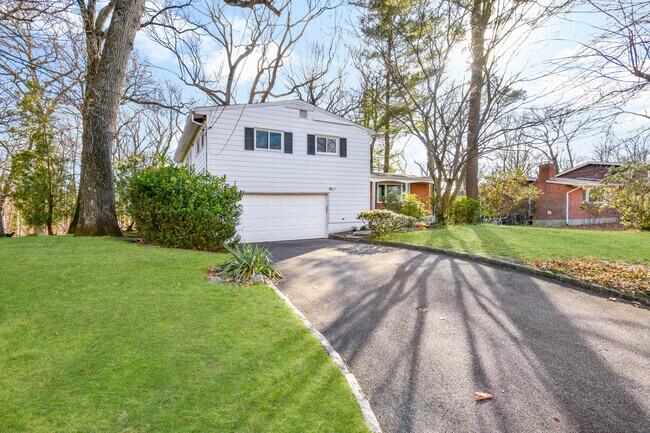 Building Photo - 25 Woodhollow Ln