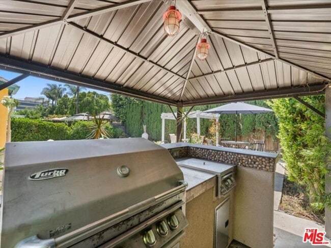 Building Photo - 14552 Hesby St