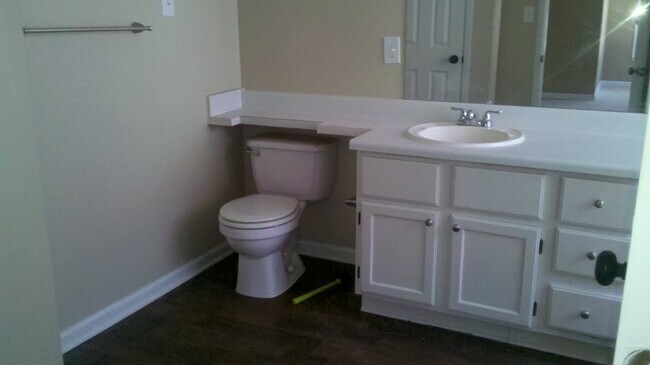 Building Photo - Beautiful 4 Bedroom Lithonia Home!