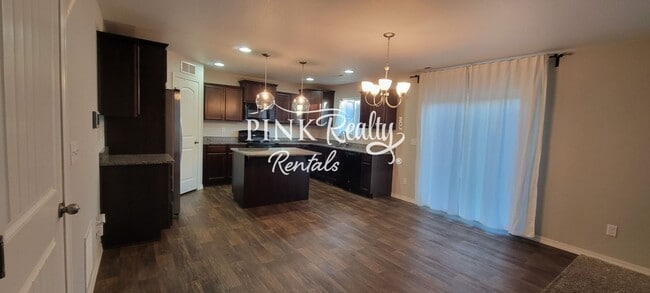 Building Photo - 9527 Desert Lily Cir