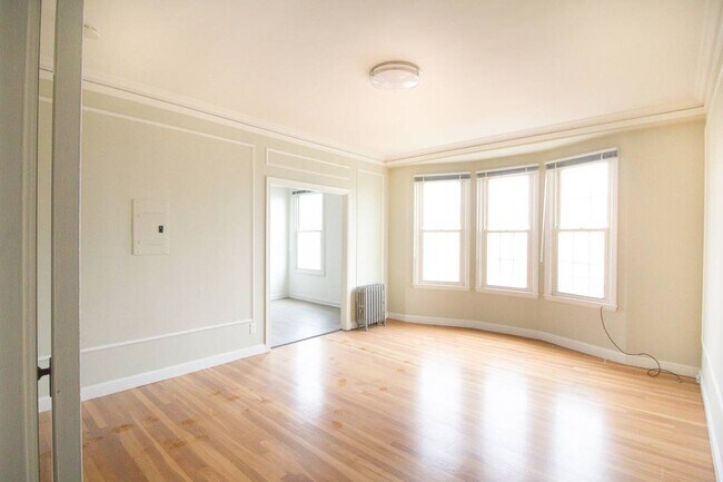 Building Photo - 1635 Gough St