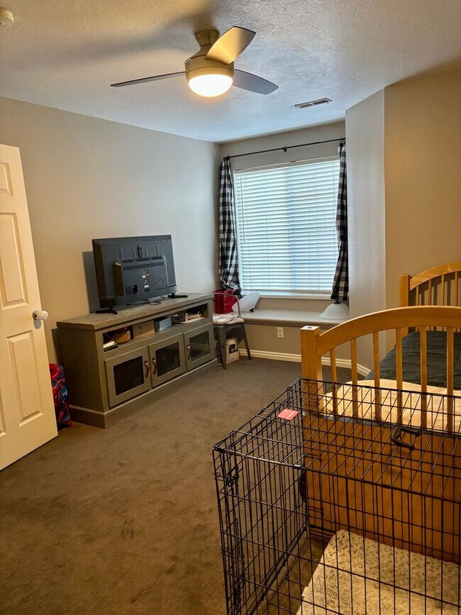 Building Photo - GORGEOUS Townhome!!!