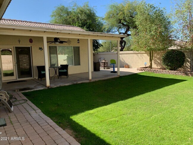 Building Photo - 1190 N Meadows Dr