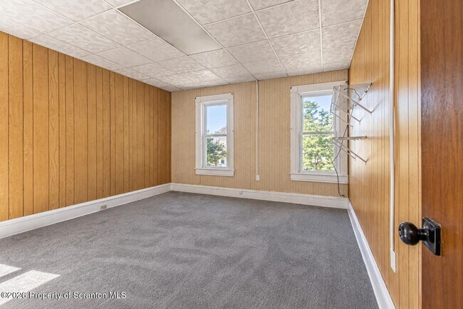 Building Photo - 1638 Sanderson Ave
