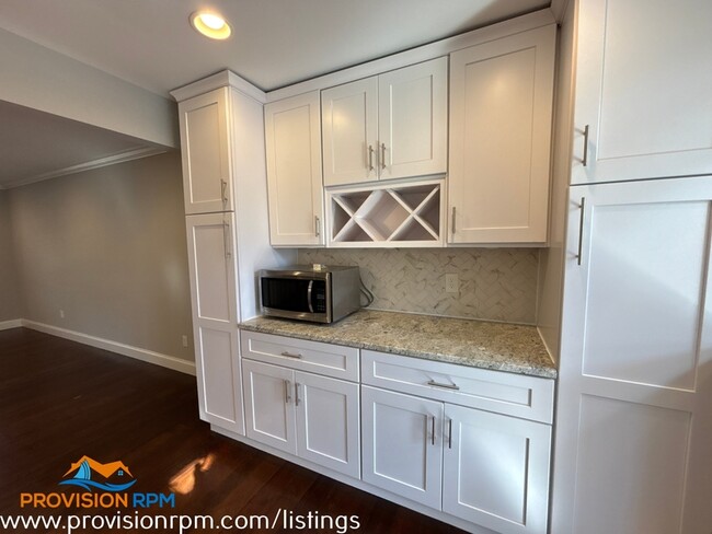 Building Photo - 625 Edwards Rd