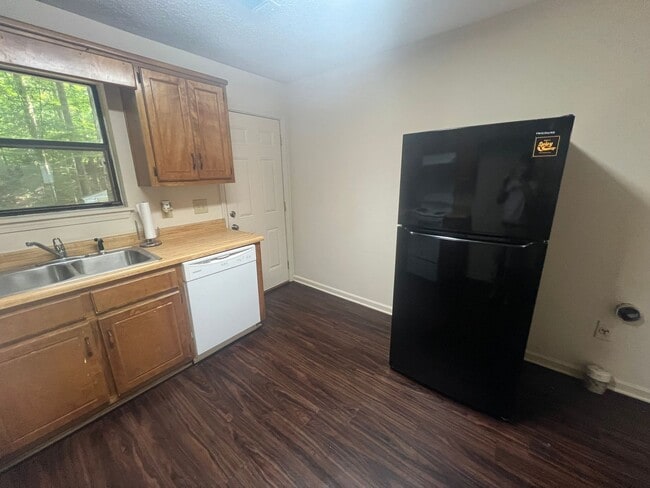 Building Photo - 2/1 Duplex in Northport