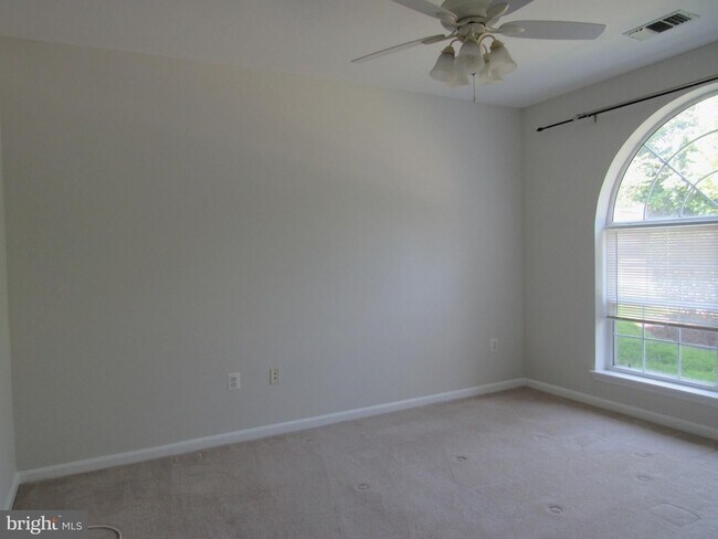 Building Photo - Gorgeous condo in a great location!