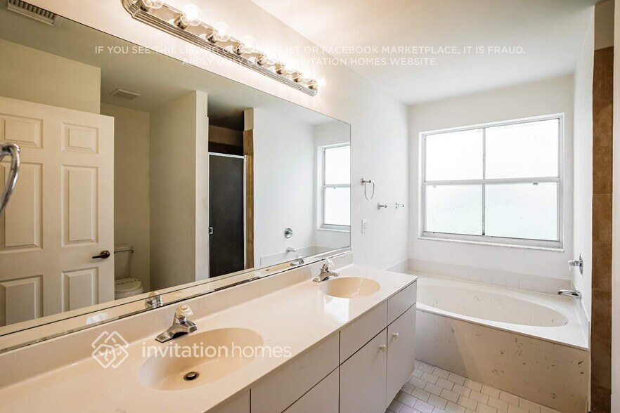 Building Photo - 4415 SW 153rd Ave