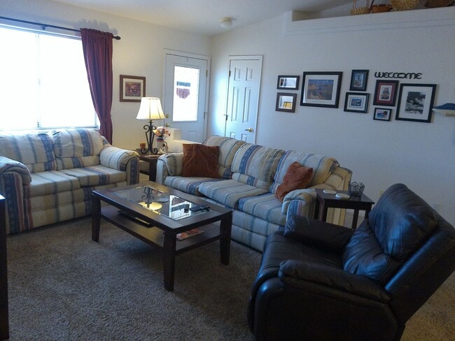 Building Photo - Seasonal Winter Rental Nov 1st to April 30...