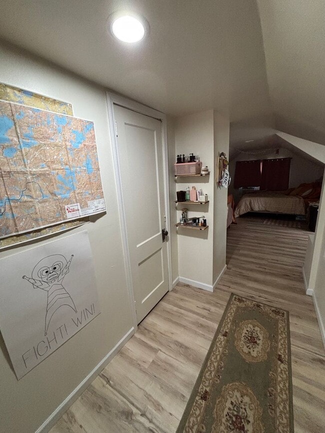 Building Photo - Spacious 3 Bedroom 2 Bath Unit in Northeas...