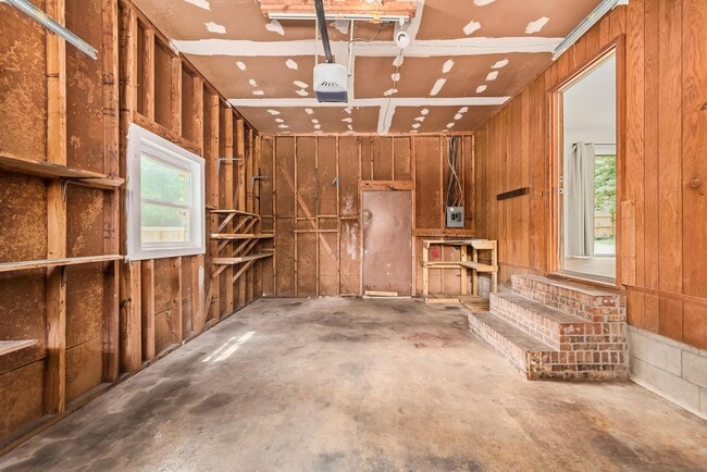 Building Photo - 302 Antler Dr