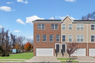 Building Photo - 1 Creekside Wy