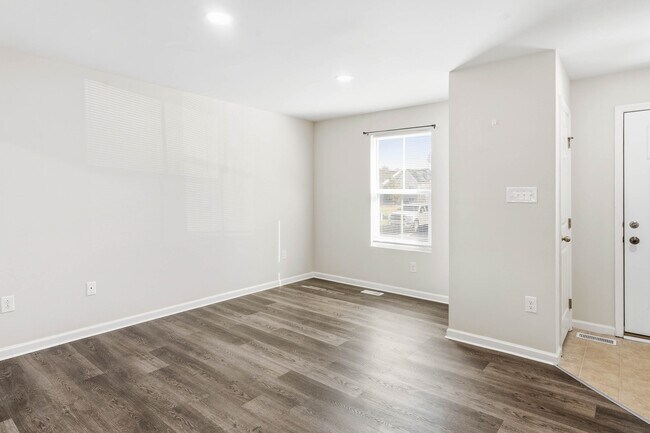 Building Photo - 28971 St Thomas Blvd