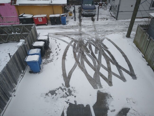 Building Photo - Nice Newly Remodeled 2Br, 1Bth, 2nd Floor -parking included