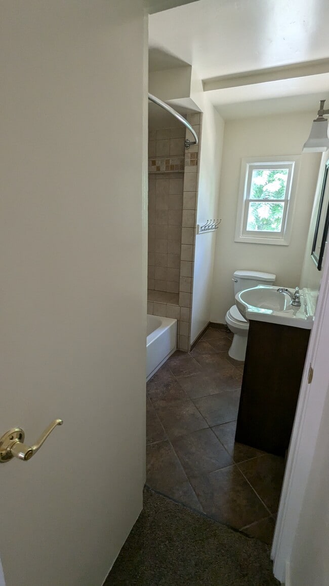 Building Photo - 316 Hazel St