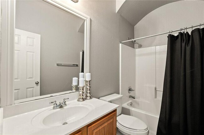 Building Photo - 2800 Mission Tejas Dr