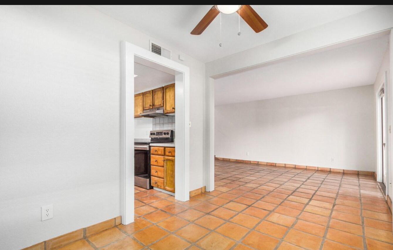 Building Photo - 4482 W Palmaire Ave